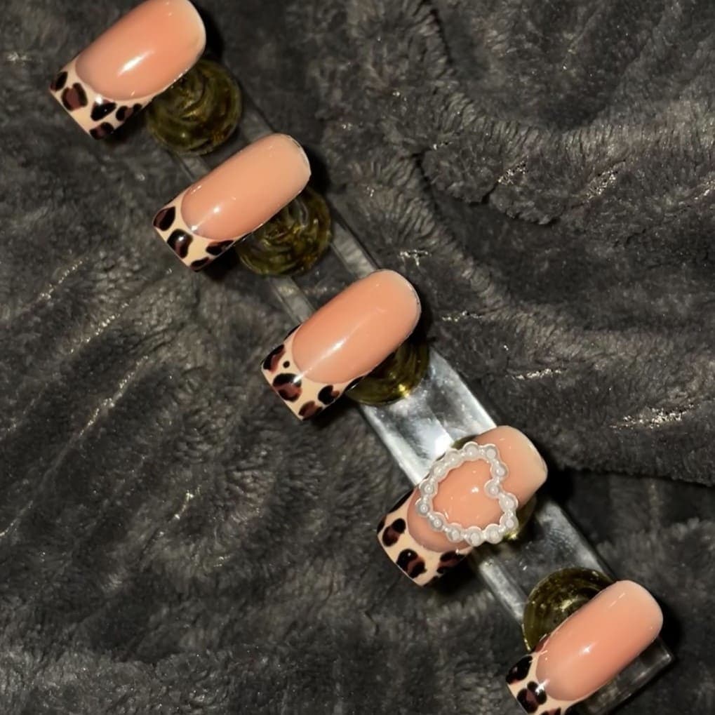 Press on-nail N.A avancé